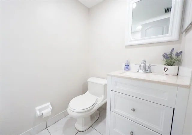 Listing Photo 5 - Condo for sale in building located at 3256 Nw 104Th Ave, Coral Springs, FL 33065 - Unit #115c