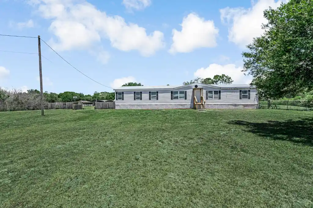 Photo 1 of Manufactured home for sale at 545 Bald Cypress Ave, Clewiston, FL 33440 | MLS# B26022656 | Listing updated on 2026-10-28