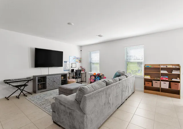 4th image of 10930 Sw Vasari Wy, Port St Lucie, FL 34987 | MLS# B26022739