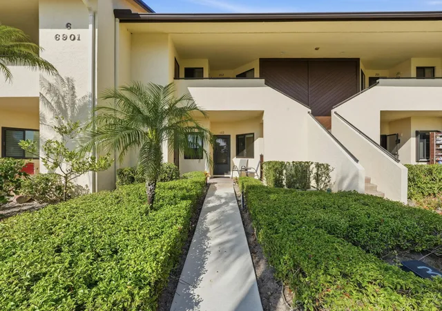 Photo 3 of Condo for sale at 6901 Se Constitution Blvd #102, Hobe Sound, FL 33455 | MLS# B26022761 | Listing updated on 2026-09-23