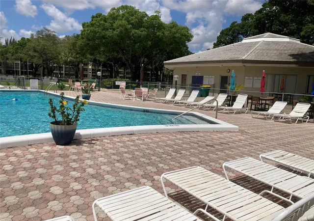 Listing Photo 2 - Condo for sale in building located at 2998 Nw 48Th Ter, Lauderdale Lakes, FL 33313 - Unit #332