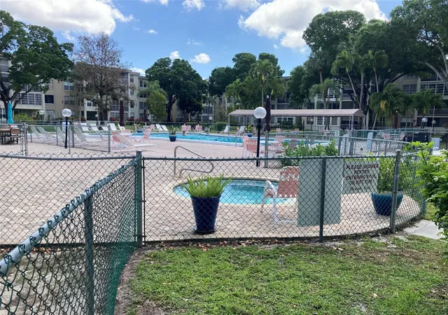 Listing Photo 3 - Condo for sale in building located at 2998 Nw 48Th Ter, Lauderdale Lakes, FL 33313 - Unit #332