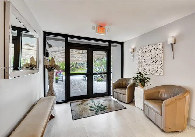 5th image of 575 Oaks Ln #508, Pompano Beach, FL 33069 | MLS# A12010848