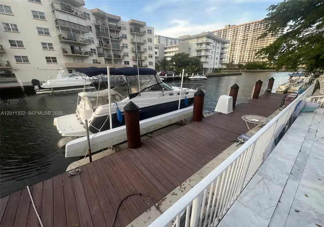 3rd image of 3915 Ne 168Th St #3915, North Miami Beach, FL 33160 | MLS# A12011322