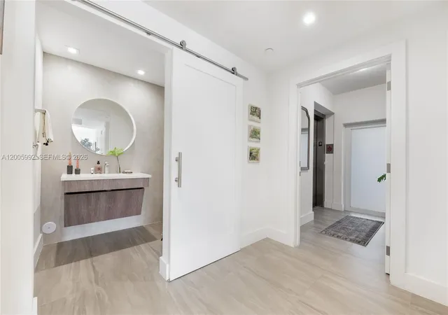 3rd image of 120 Salamanca Ave #3B, Coral Gables, FL 33134 | MLS# A12005992