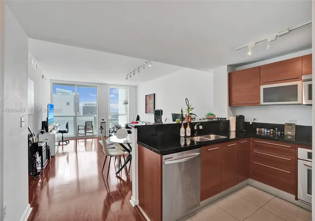 2nd image of 253 Ne 2Nd St #3304, Miami, FL 33132 | MLS# A12009480