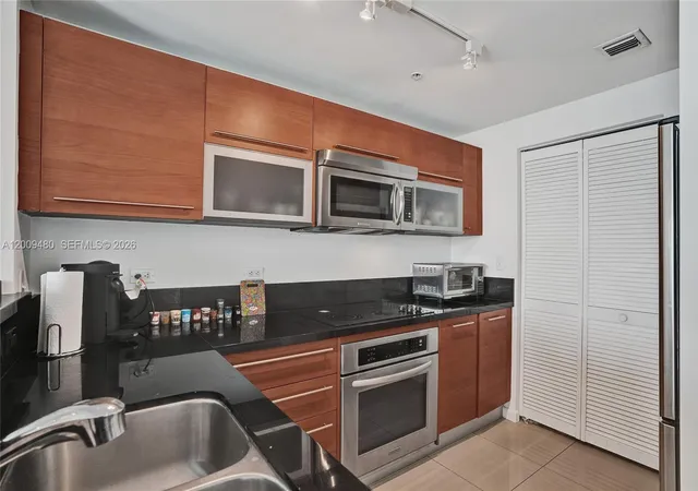 4th image of 253 Ne 2Nd St #3304, Miami, FL 33132 | MLS# A12009480