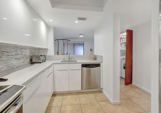 Photo 3 of Condo for sale at 141 Sw 96th Terrace #302, Plantation, FL 33324 | MLS# B26022922 | Listing updated on 2026-09-23