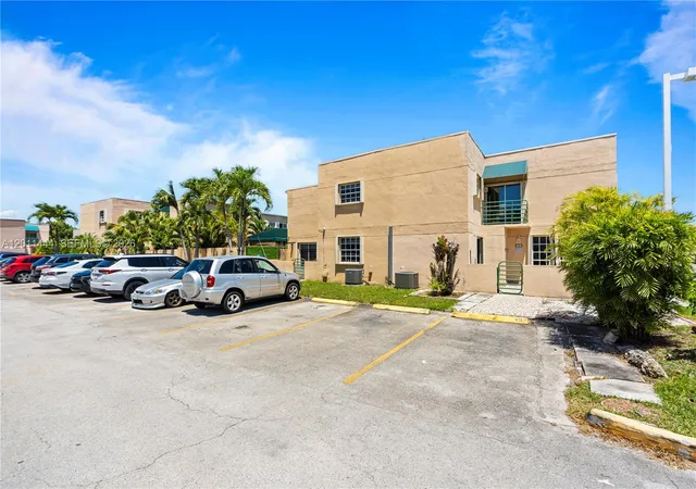 2nd image of 12035 Sw 19Th Ter #39, Miami, FL 33175 | MLS# A12011444