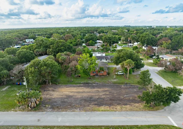 Photo 4 of Single family home for sale at 4805 34th Avenue, Vero Beach, FL 32967 | MLS# B26023133 | Listing updated on 2026-09-23
