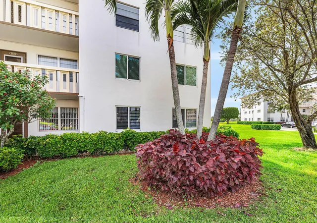 38th image of 1019 Guildford B, Boca Raton, FL 33434 | MLS# B26023274