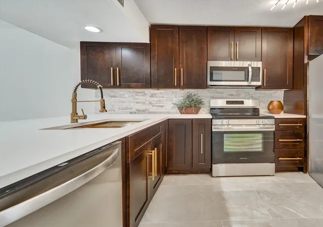 4th image of 6181 Balboa Cir, Boca Raton, FL 33433