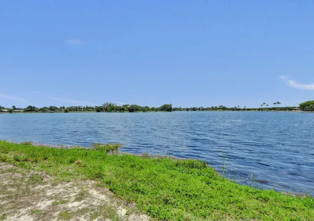 34th image of 3120 Cynthia Ln #207, Lake Worth, FL 33461 | MLS# B26023298