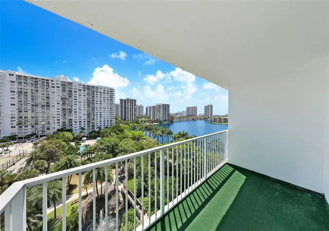 2nd image of 2801 Ne 183rd St #912W, Aventura, FL 33160 | MLS# A12011977