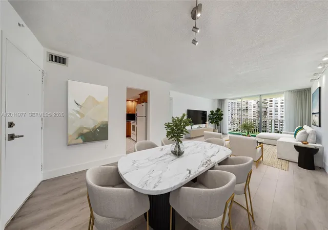 3rd image of 2801 Ne 183Rd St #912W, Aventura, FL 33160 | MLS# A12011977