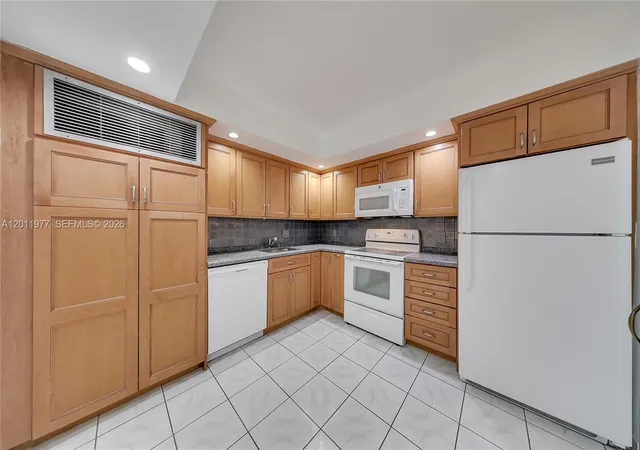 5th image of 2801 Ne 183Rd St #912W, Aventura, FL 33160 | MLS# A12011977