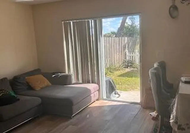 Photo 4 of Sale Pending at 6290 Buena Vista Dr, Margate, FL 33063 | MLS# B26023450 | Listing updated on 2026-09-20
