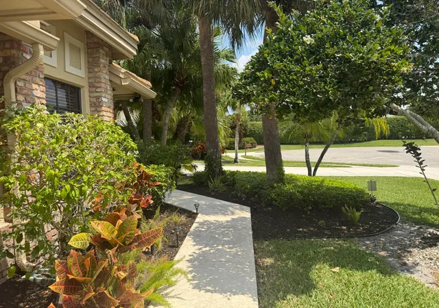 Photo 3 of Single family home for sale at 6803 Bitterbush Pl, Boynton Beach, FL 33472 | MLS# B26023456 | Listing updated on 2026-09-23