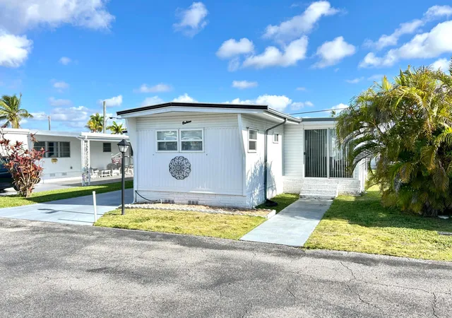 1st image of 3233 State St, Hollywood, FL 33021 | MLS# B26023496