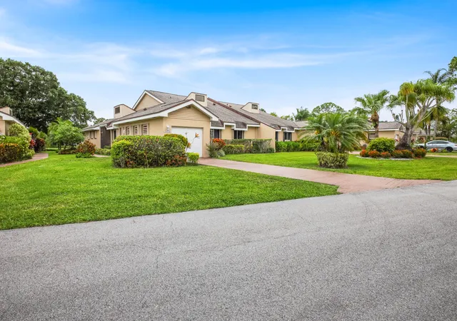 Homes for sale in Lake Worth, FL | 6888 Fountains Cir, Lake Worth, FL 33467 | MLS# B26023512