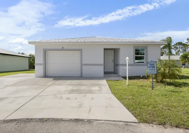 Photo 1 of Single family home for sale at 2 Las Casitas Ct, Fort Pierce, FL 34951 | MLS# B26023543 | Listing updated on 2026-09-23