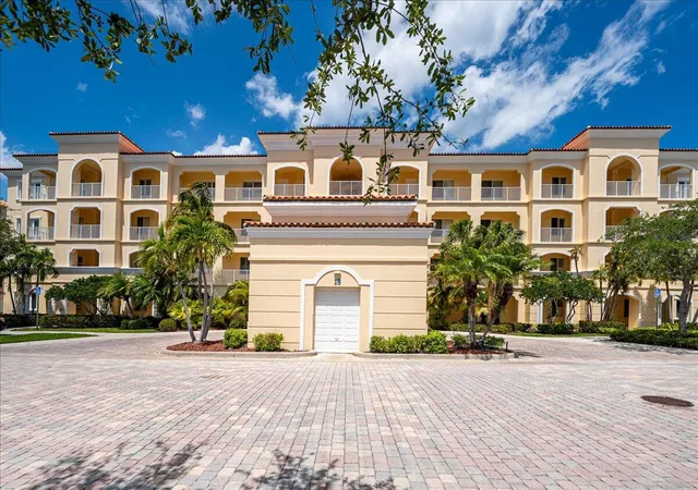 5th image of 18 W Harbour Isle Dr W, Fort Pierce, FL 34949