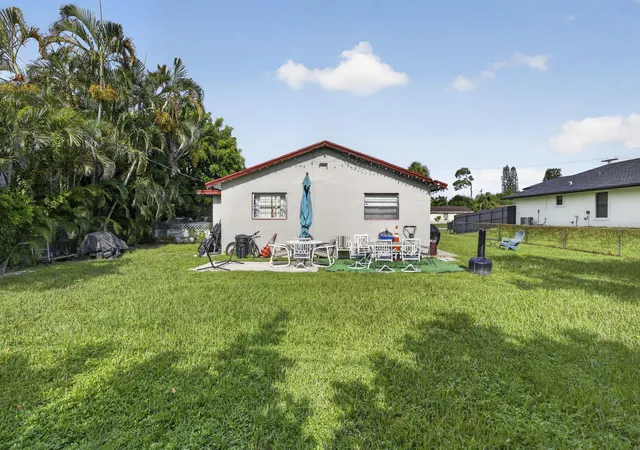 Photo 2 of Multi family home for sale at 1602 Meridian Rd, West Palm Beach, FL 33417 | MLS# B26023574 | Listing updated on 2026-09-23
