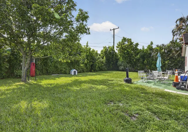 Photo 4 of House for sale at 1602 Meridian Rd, West Palm Beach, FL 33417 | MLS# B26023574 | Listing updated on 2026-09-23