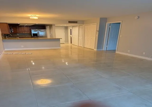 1st image of 100 Lakeview Dr #115, Weston, FL 33326 | MLS# A11997654