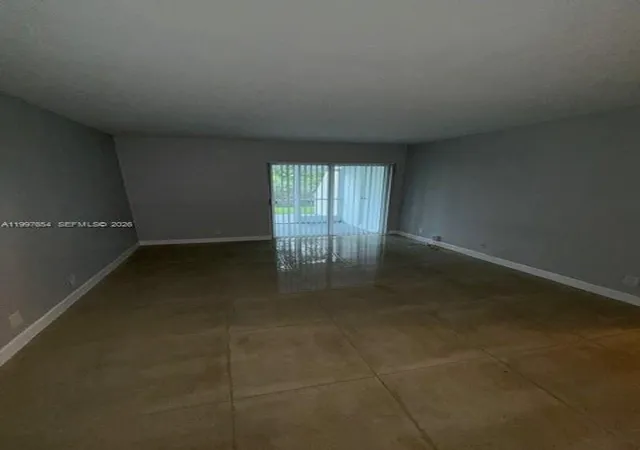 2nd image of 100 Lakeview Dr, Weston, FL 33326