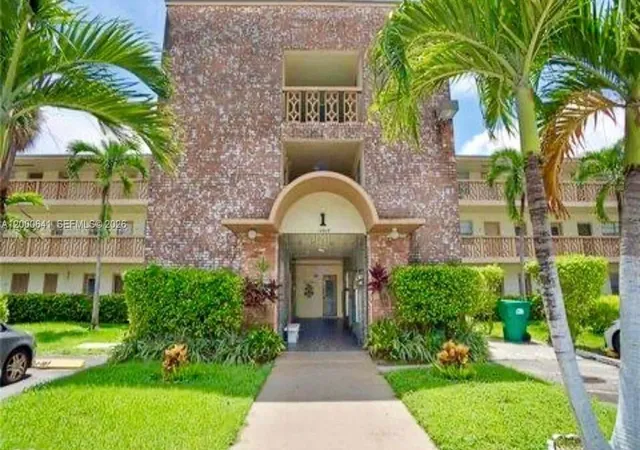 Homes for sale in Miami, FL | 16900 Ne 14 109 #109, Miami, FL 33162 | MLS# A12000641