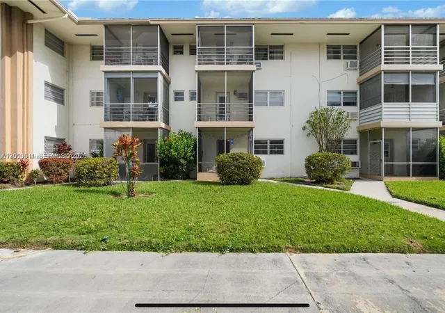 Homes for sale in Miami, FL | 16900 14 109, Miami, FL 33162 | Houzeo