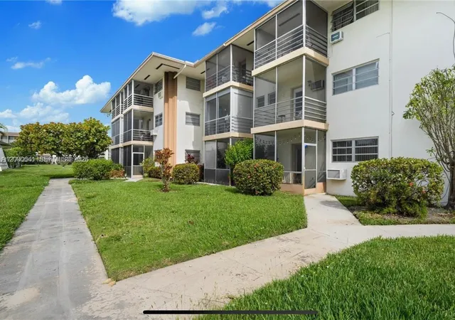 Homes for sale in Miami, FL | 16900 Ne 14 109 #109, Miami, FL 33162 | MLS# A12000641