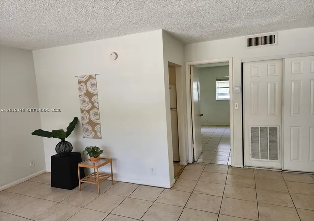 Homes for sale in Pompano Beach, FL | 241 Se 9Th Ave #103, Pompano Beach, FL 33060 | MLS# A12012410