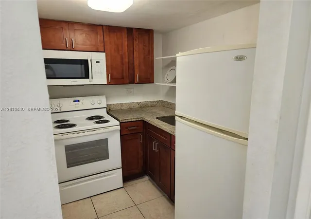 Homes for sale in Pompano Beach, FL | 241 Se 9Th Ave #103, Pompano Beach, FL 33060 | MLS# A12012410