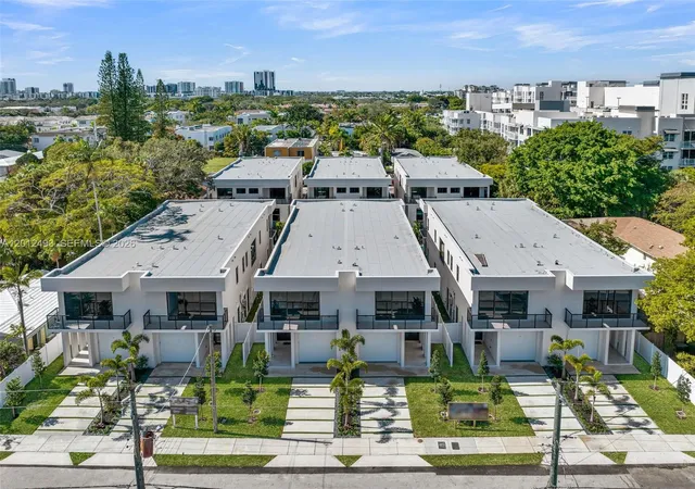 Homes for sale in Fort Lauderdale, FL | 918 Ne 17Th Ave, Fort Lauderdale, FL 33304 | MLS# A12012493
