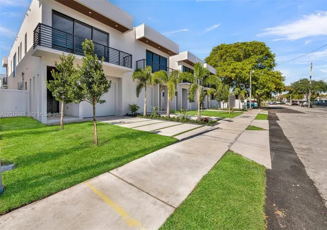 Homes for sale in Fort Lauderdale, FL | 918 Ne 17Th Ave, Fort Lauderdale, FL 33304 | MLS# A12012493