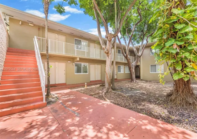 4th image of 6330 Sw 79Th St, Miami, FL 33143