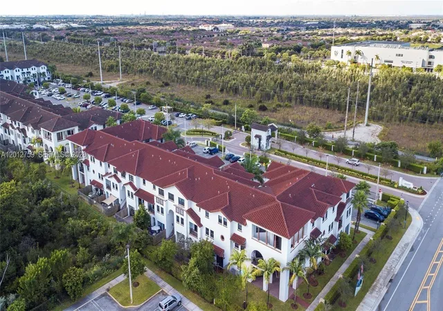 2nd image of 10620 Nw 88Th St #205, Doral, FL 33178 | MLS# A12012759