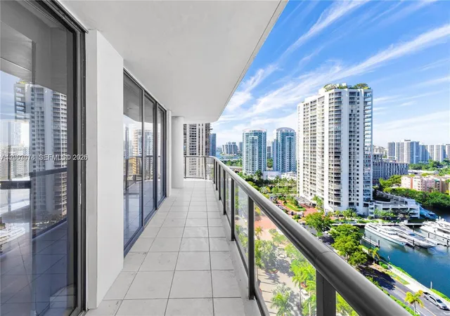 4th image of 19667 Turnberry Wy #18D, Aventura, FL 33180 | MLS# A12003078