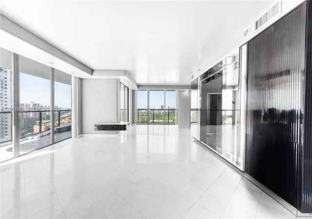 5th image of 19667 Turnberry Wy #18D, Aventura, FL 33180 | MLS# A12003078