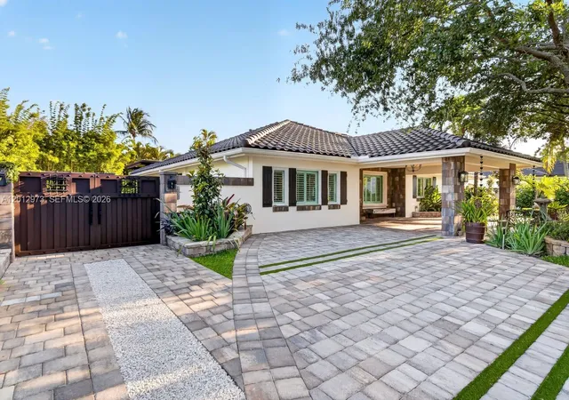 Single family home for sale at 10570 SW 56th Terrace, Miami, FL 33173 | MLS# A12012973