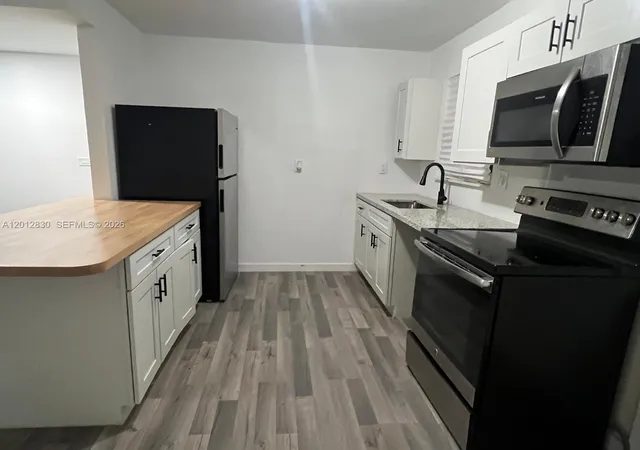 4th image of 1560 Ne 151St St #102, North Miami Beach, FL 33162 | MLS# A12012830