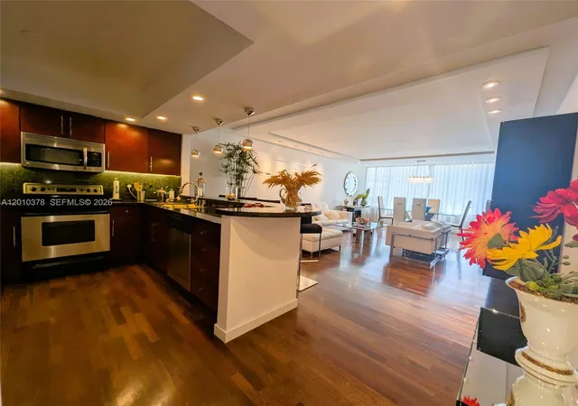 4th image of 5600 Collins Ave #9E, Miami Beach, FL 33140 | MLS# A12010378