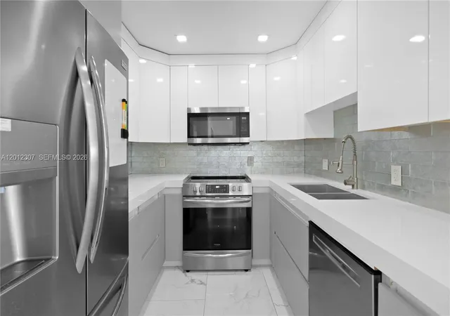 Homes for sale in Aventura, FL | 3675 N Country Club Dr #2008, Aventura, FL 33180 | MLS# A12012307
