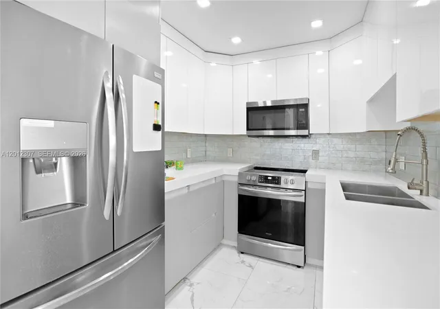 Homes for sale in Aventura, FL | 3675 N Country Club Dr #2008, Aventura, FL 33180 | MLS# A12012307