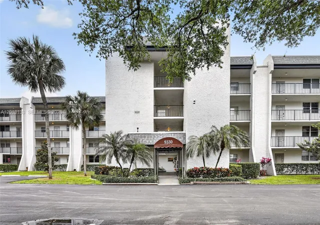 1st image of 9330 Lagoon Pl #307, Davie, FL 33324 | MLS# A12013133