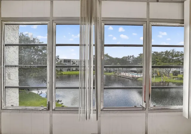 2nd image of 9330 Lagoon Pl #307, Davie, FL 33324 | MLS# A12013133