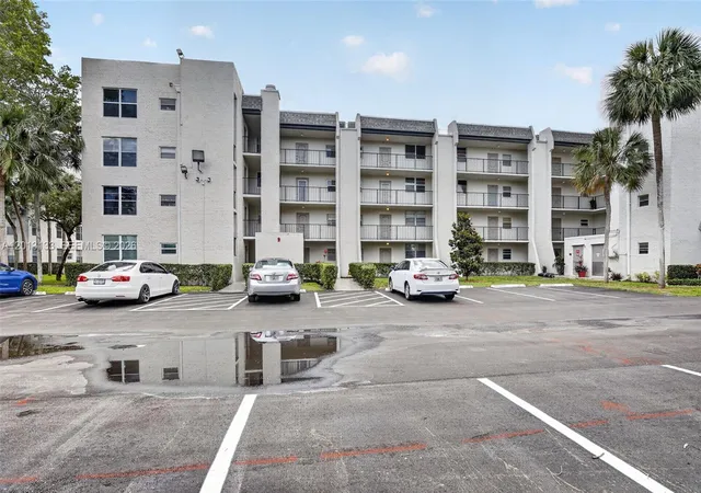 2nd image of 9330 Lagoon Pl, Davie, FL 33324