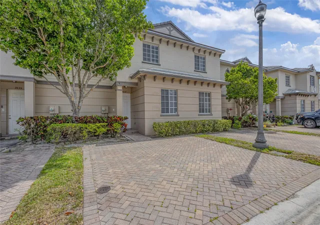 Photo 2 of Townhouse for sale at 2037 Nassau Dr #2037, Riviera Beach, FL 33404 | MLS# B26024317 | Listing updated on 2026-09-23